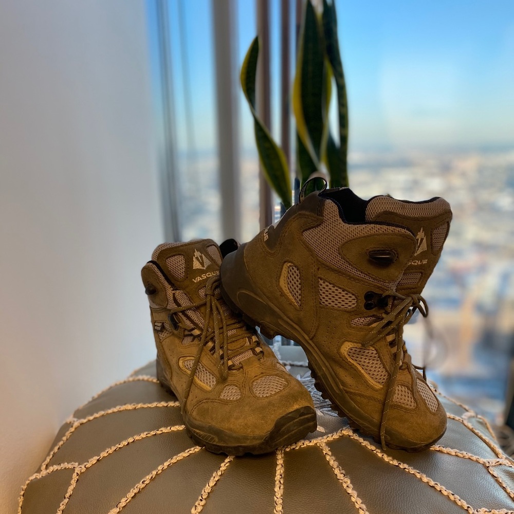 Vasque Youth hiking boots.  Great condition.